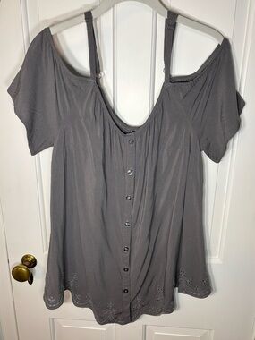 New Torrid 00 Women’s Gray Cold-Shoulder Button-Front Top Scalloped Lace Edge